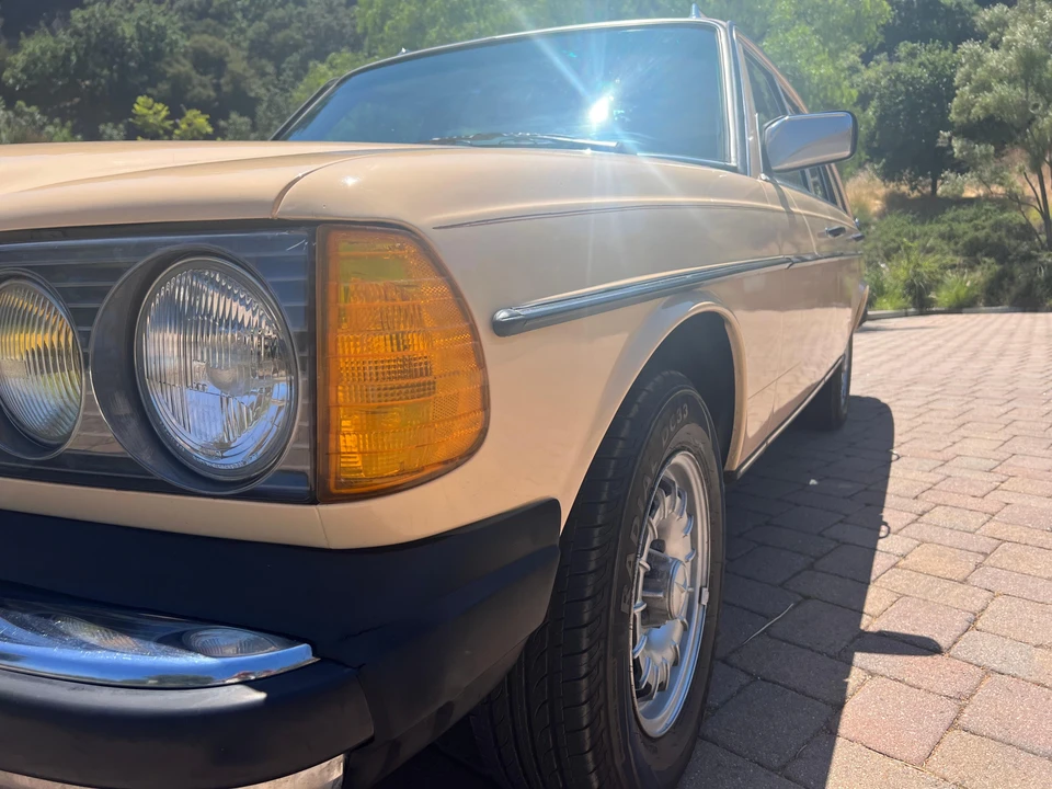 1983 Mercedes-Benz E-Class - Image 17 of 31