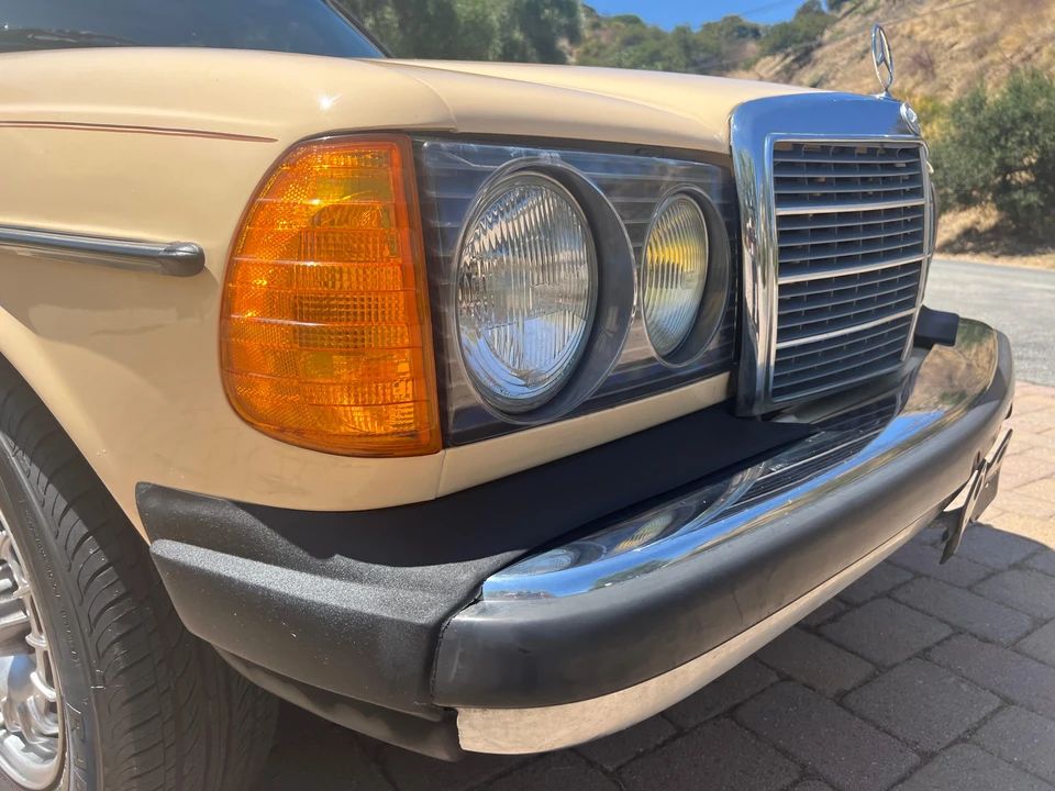 1983 Mercedes-Benz E-Class - Image 14 of 31