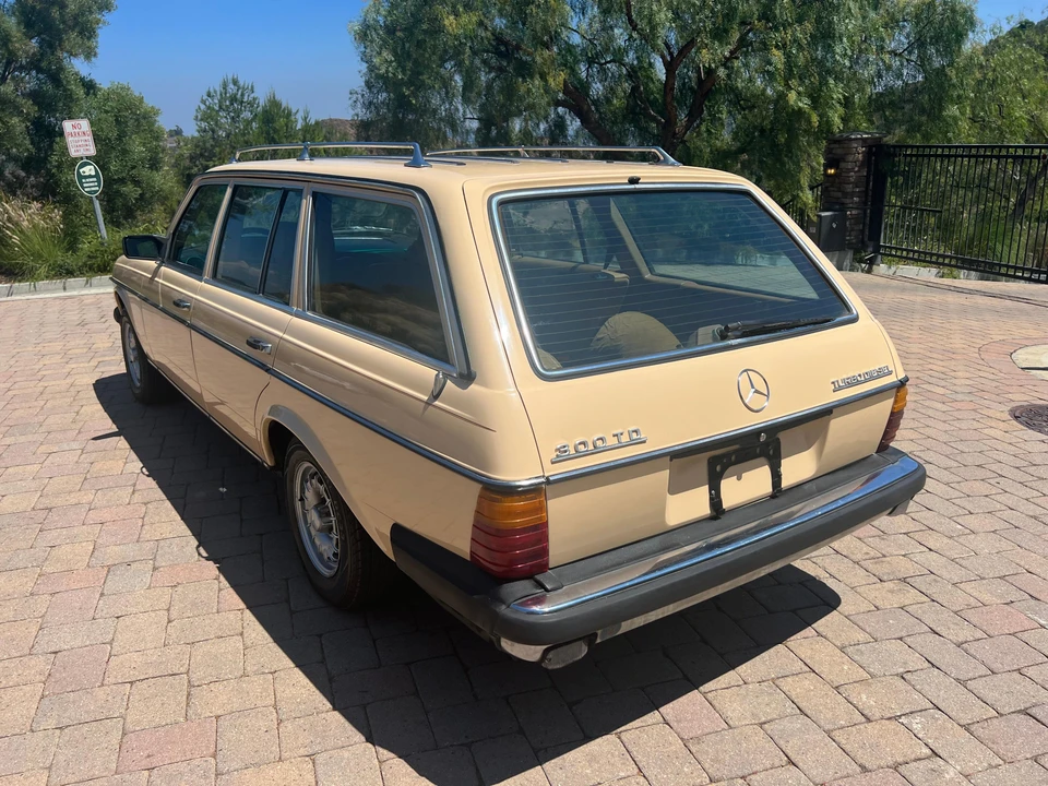 1983 Mercedes-Benz E-Class - Image 9 of 31