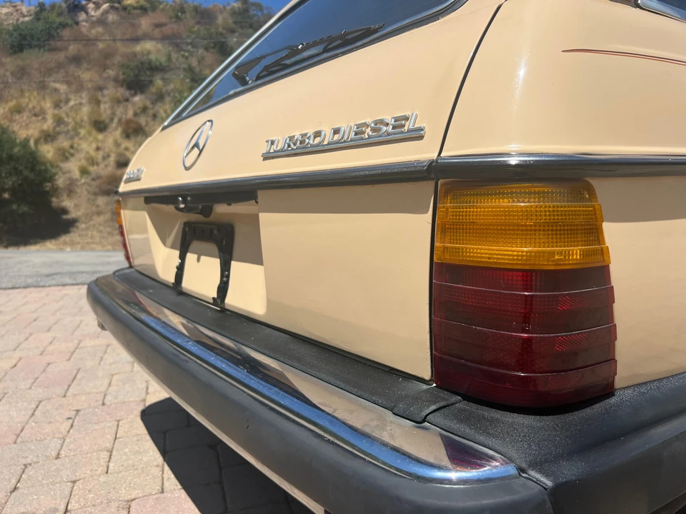 1983 Mercedes-Benz E-Class - Image 26 of 31