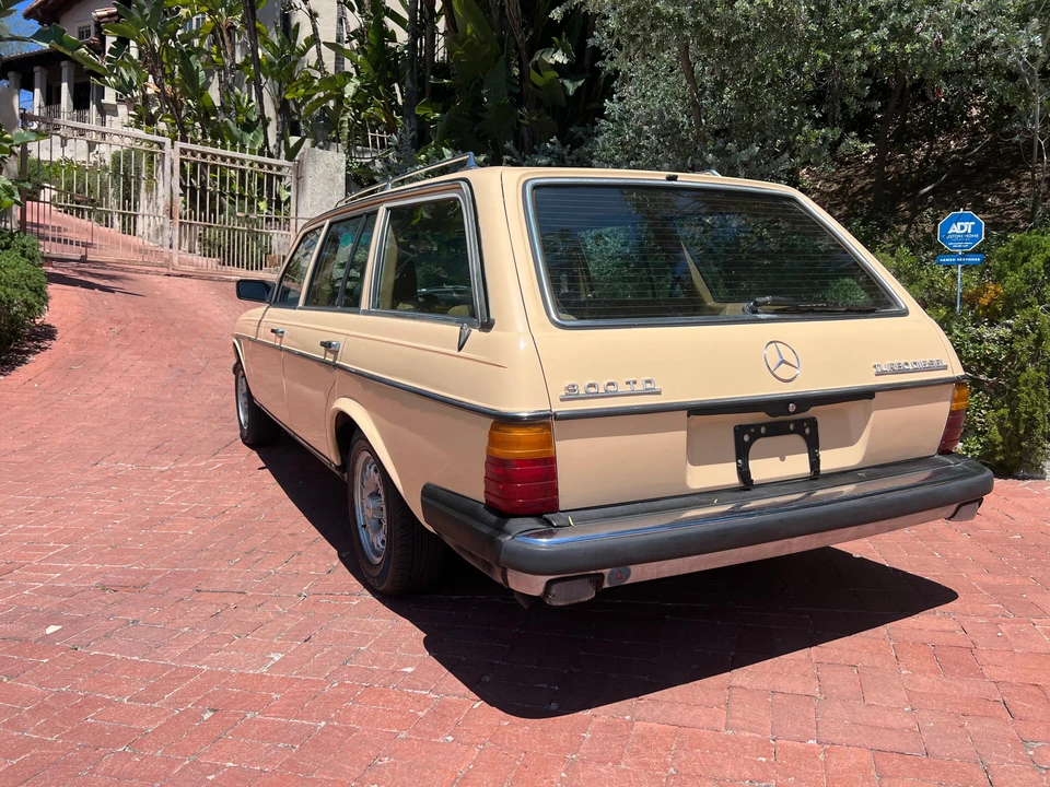 1983 Mercedes-Benz E-Class - Image 10 of 31