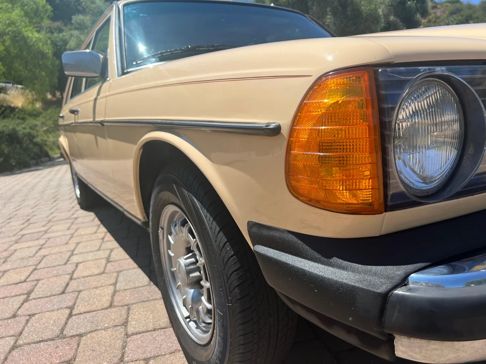 1983 Mercedes-Benz E-Class - Image 29 of 31