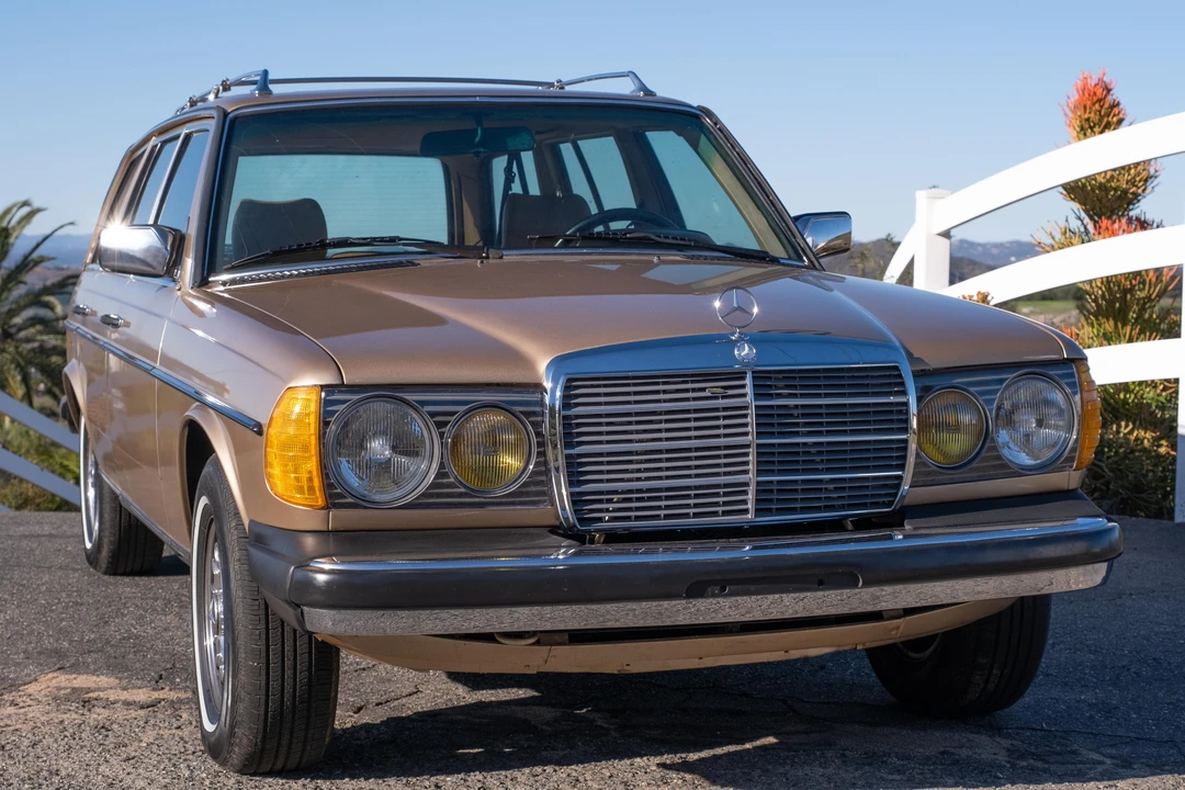 1983 Mercedes-Benz E-Class - Image 13 of 31