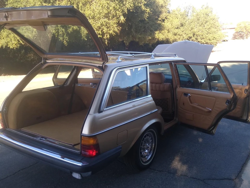 1983 Mercedes-Benz E-Class - Image 17 of 31