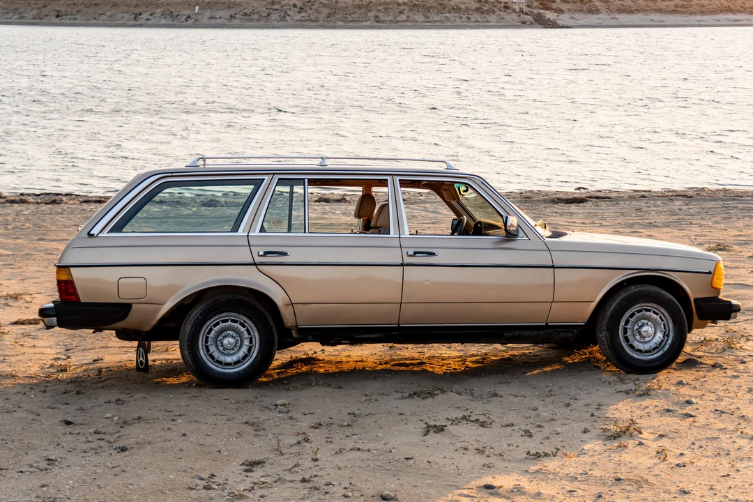 1983 Mercedes-Benz E-Class - Image 8 of 31