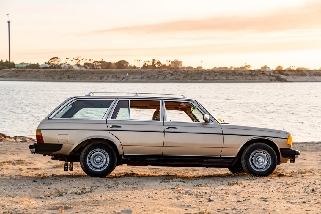 1983 Mercedes-Benz E-Class - Image 9 of 31