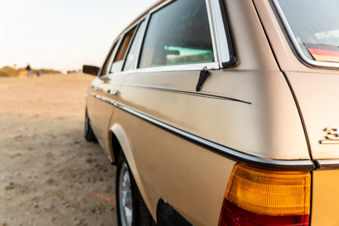 1983 Mercedes-Benz E-Class - Image 29 of 31
