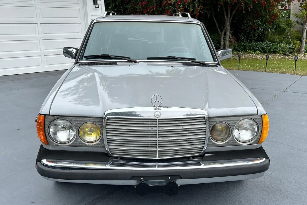 1983 Mercedes-Benz E-Class - Image 2 of 31