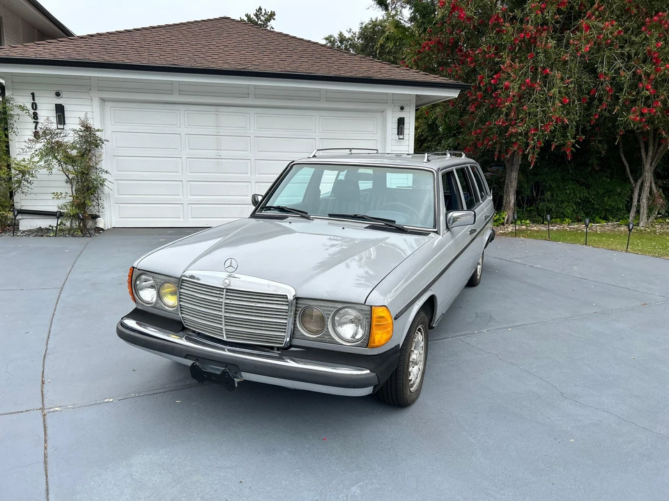 1983 Mercedes-Benz E-Class - Image 8 of 31