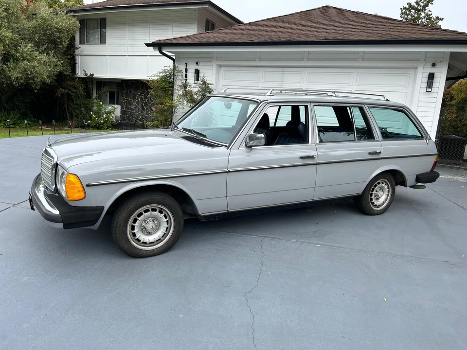1983 Mercedes-Benz E-Class - Image 12 of 31