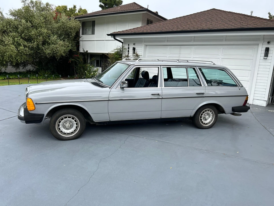 1983 Mercedes-Benz E-Class - Image 13 of 31