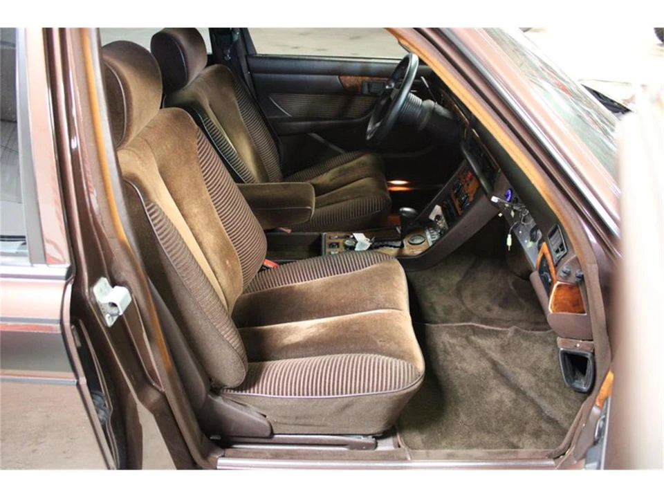 1983 Mercedes-Benz W126 S-Class Sedan - Image 25 of 31