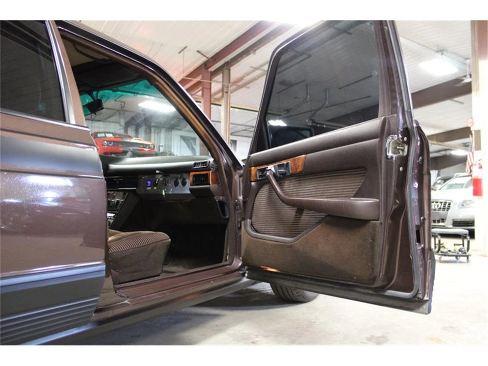 1983 Mercedes-Benz W126 S-Class Sedan - Image 23 of 31