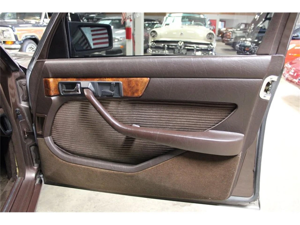 1983 Mercedes-Benz W126 S-Class Sedan - Image 24 of 31