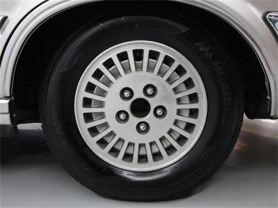 1983 Nissan Gloria 6th Gen - Image 28 of 31