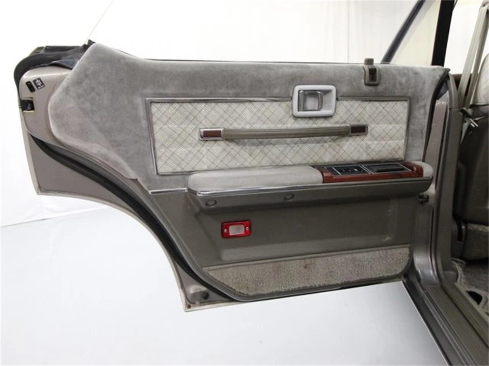 1983 Nissan Gloria 6th Gen - Image 20 of 31