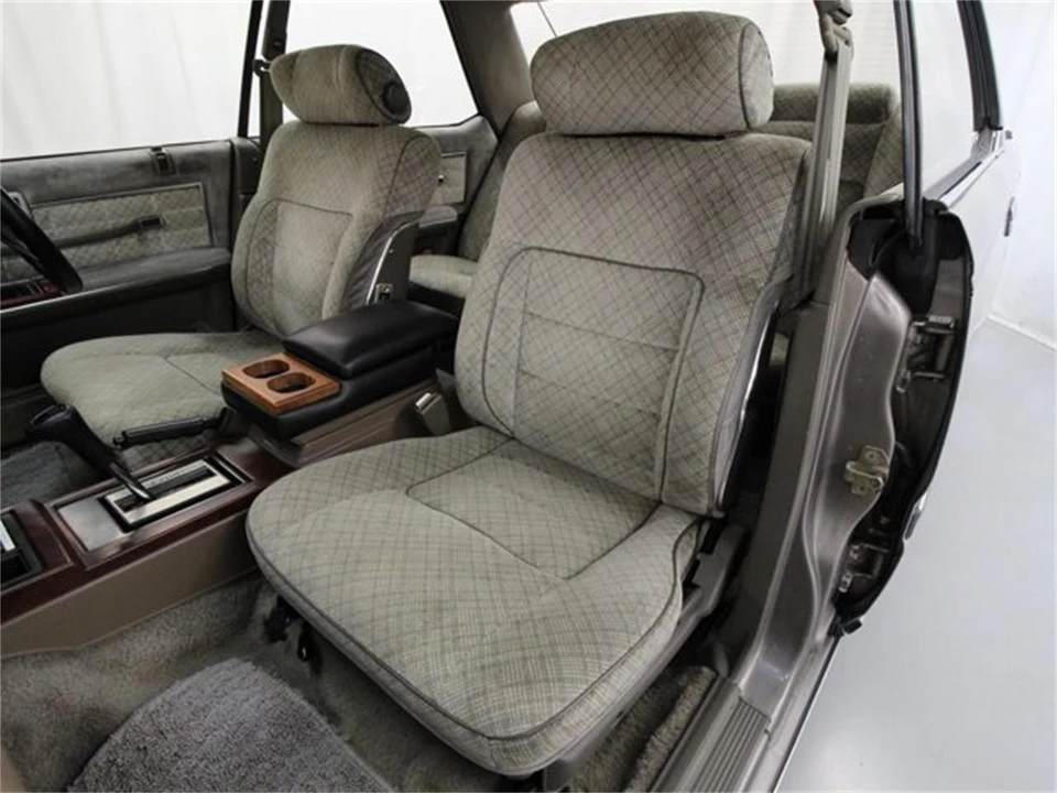 1983 Nissan Gloria 6th Gen - Image 17 of 31