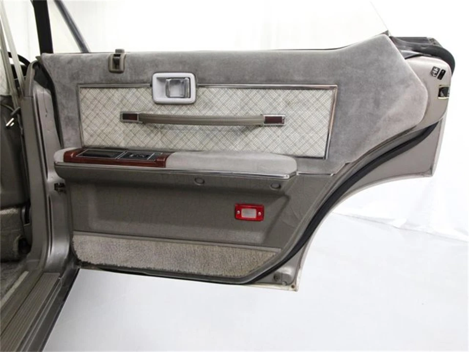 1983 Nissan Gloria 6th Gen - Image 21 of 31
