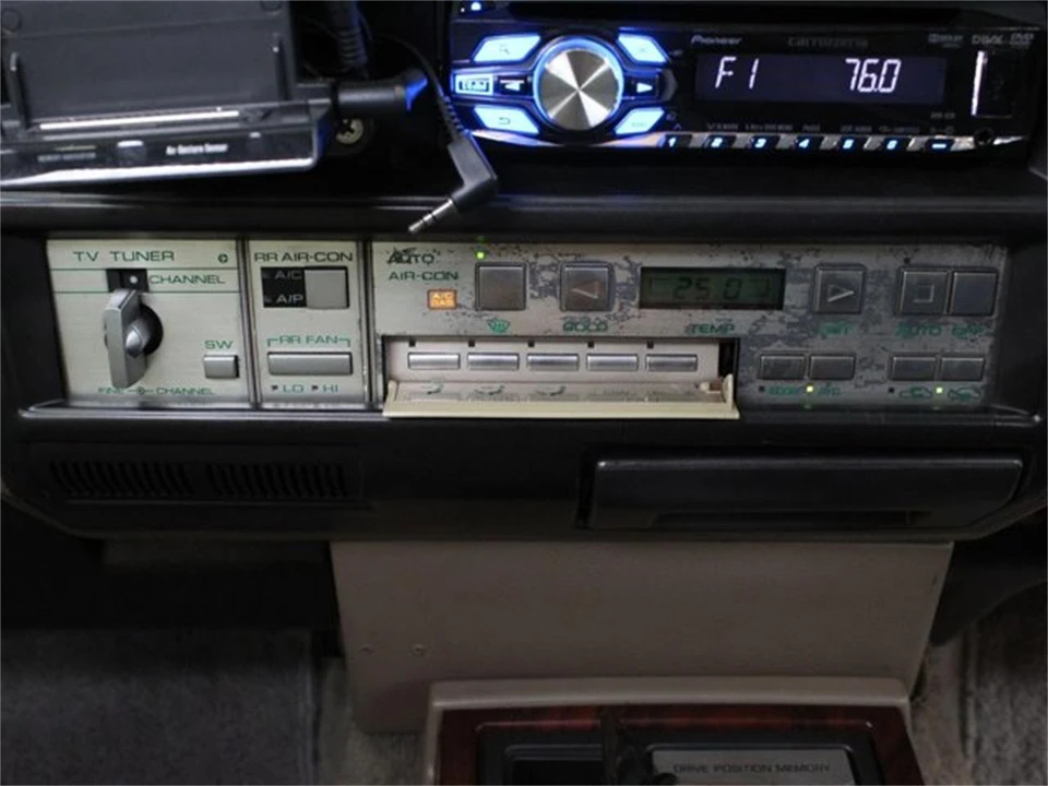 1983 Nissan Gloria 6th Gen - Image 13 of 31