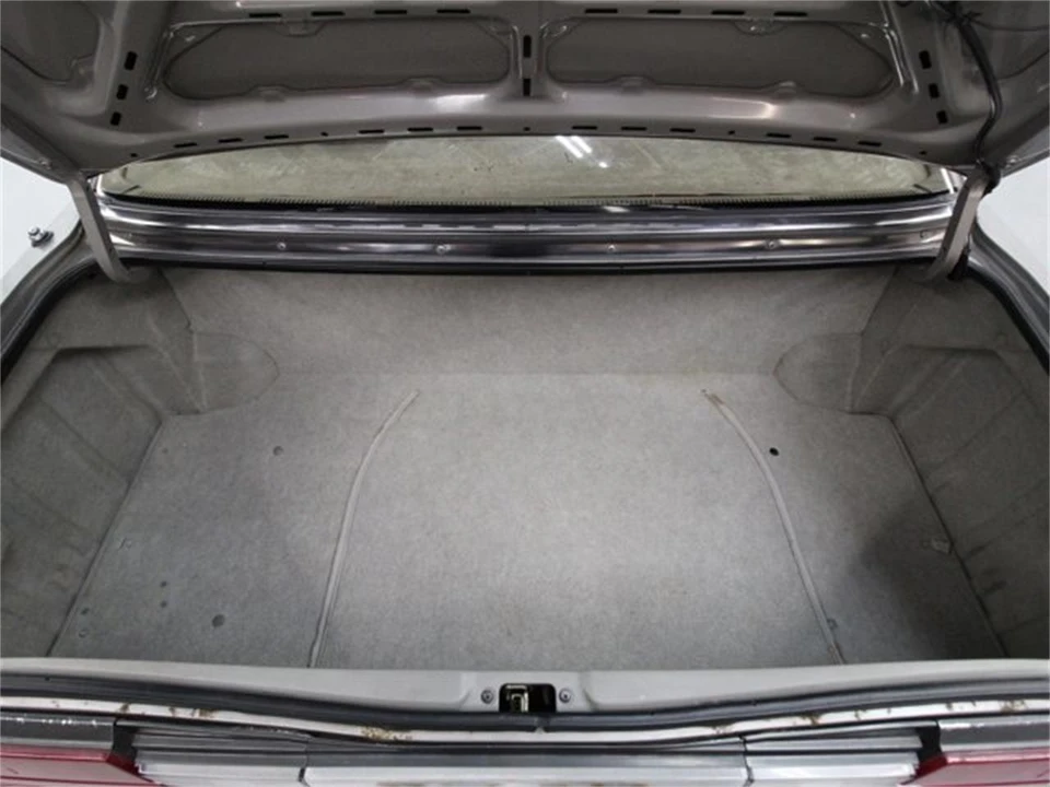 1983 Nissan Gloria 6th Gen - Image 26 of 31