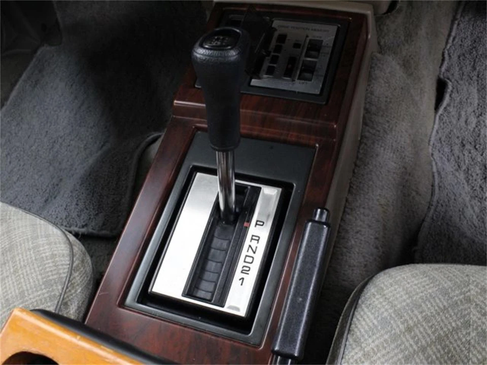 1983 Nissan Gloria 6th Gen - Image 14 of 31