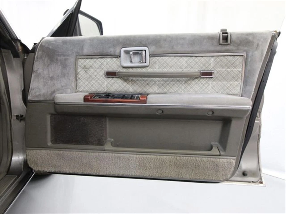 1983 Nissan Gloria 6th Gen - Image 22 of 31