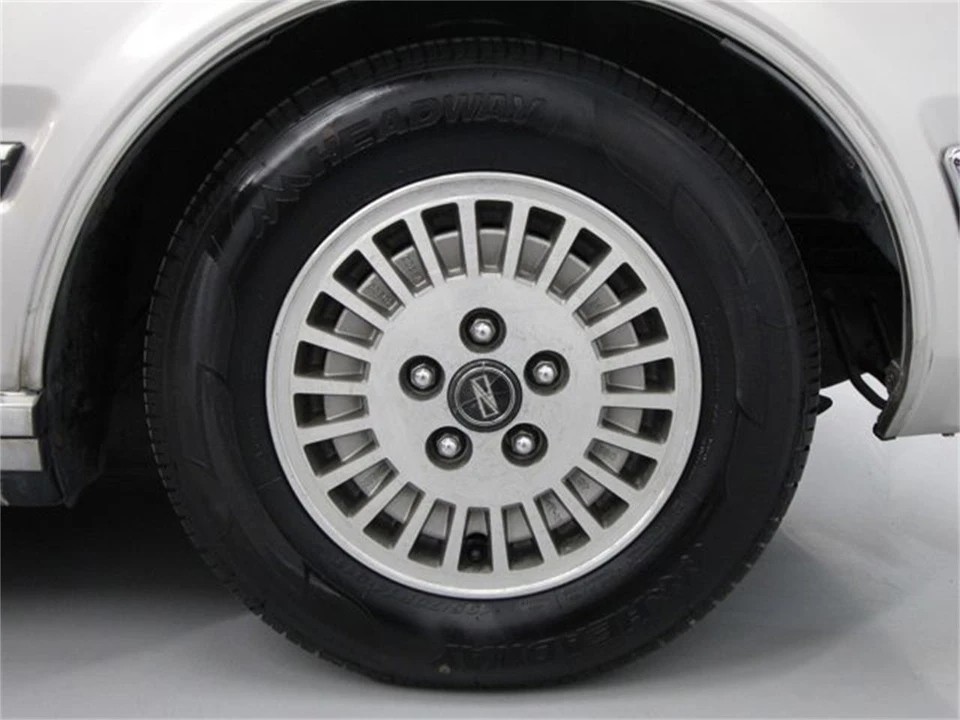1983 Nissan Gloria 6th Gen - Image 30 of 31
