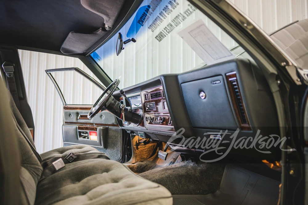 1983 Oldsmobile 98 - Image 4 of 8