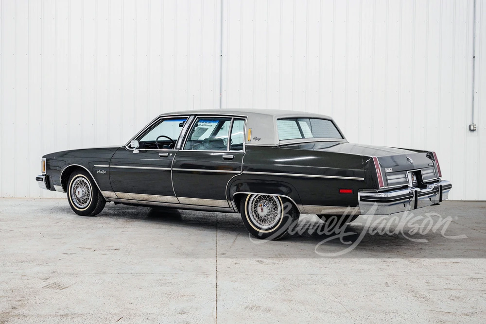 1983 Oldsmobile 98 - Image 6 of 8