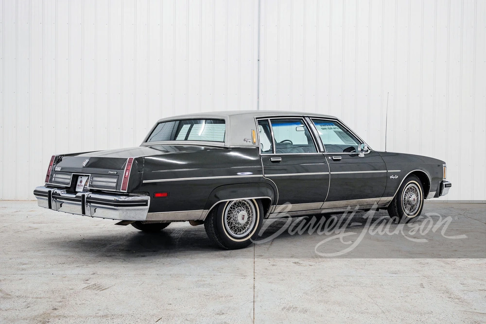 1983 Oldsmobile 98 - Image 8 of 8