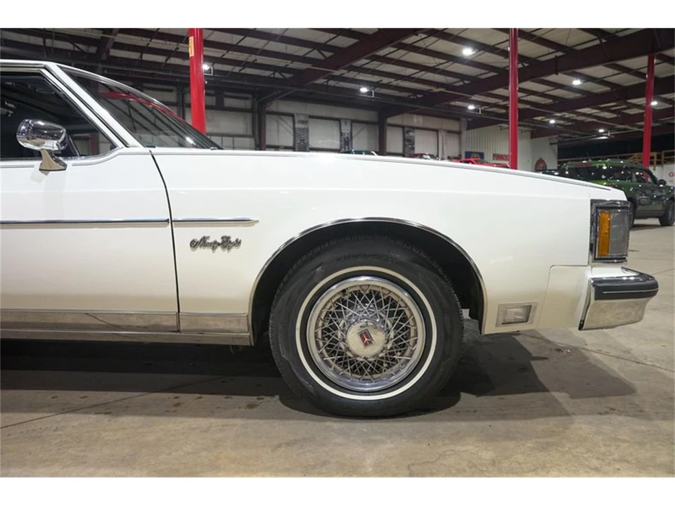 1983 Oldsmobile 98 - Image 11 of 31
