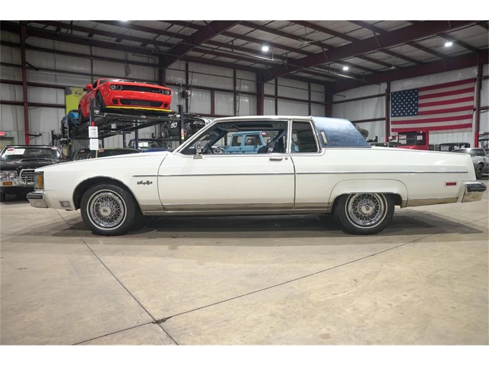 1983 Oldsmobile 98 - Image 4 of 31