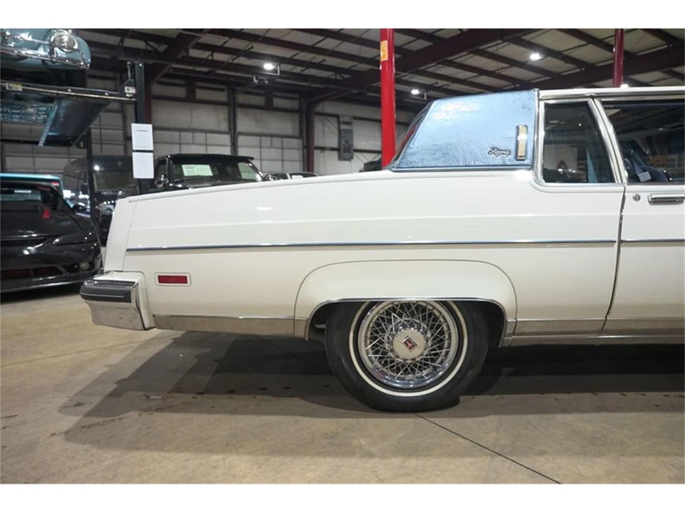 1983 Oldsmobile 98 - Image 9 of 31