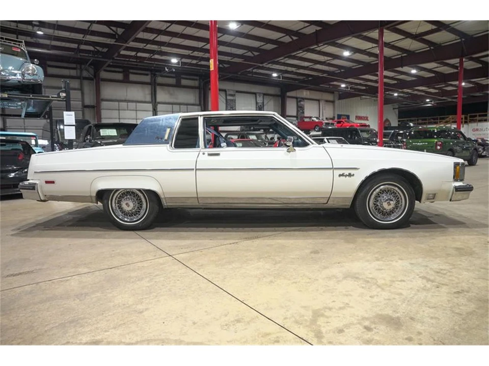 1983 Oldsmobile 98 - Image 10 of 31