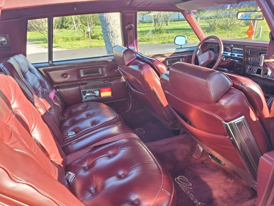 1983 Oldsmobile 98 - Image 5 of 10