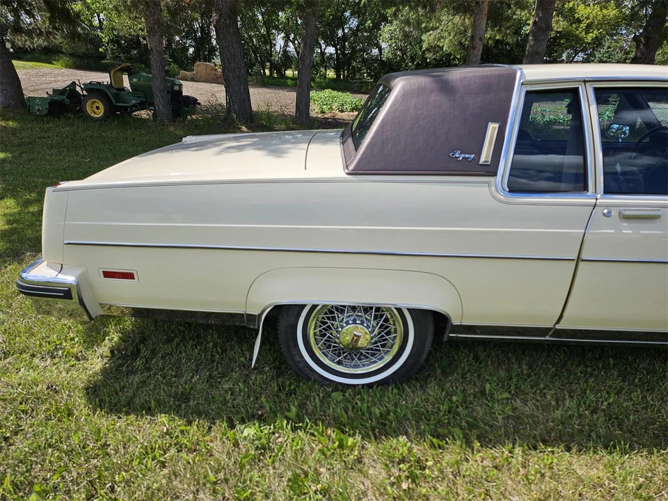 1983 Oldsmobile 98 - Image 6 of 22