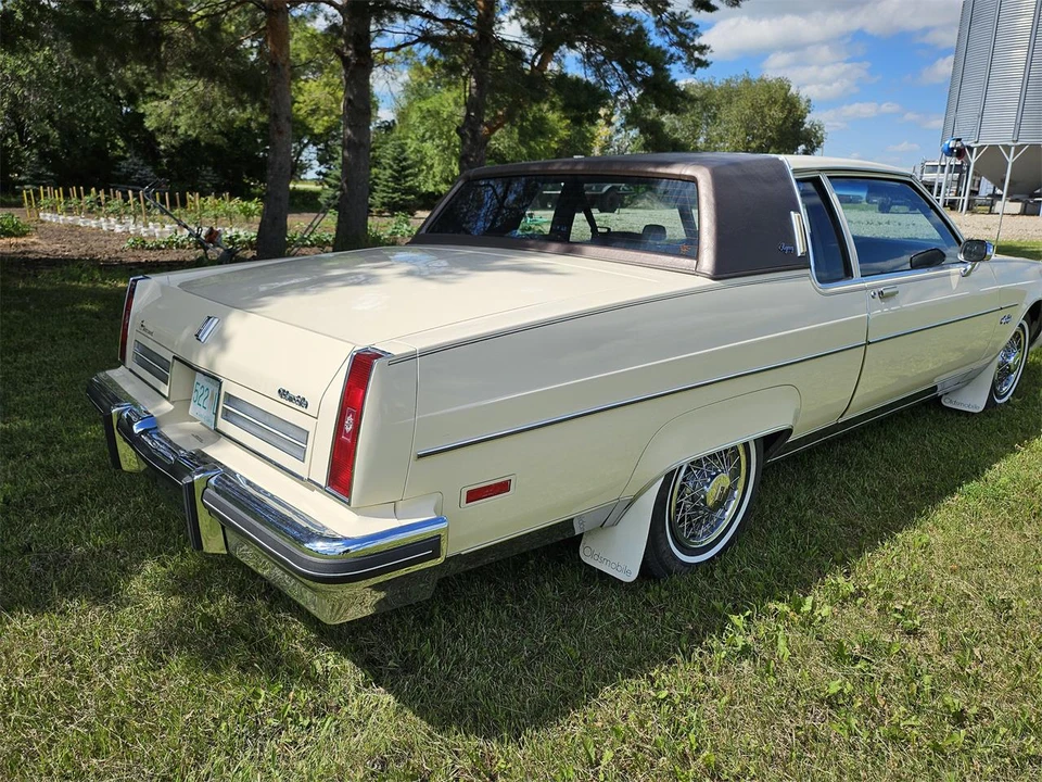 1983 Oldsmobile 98 - Image 5 of 22