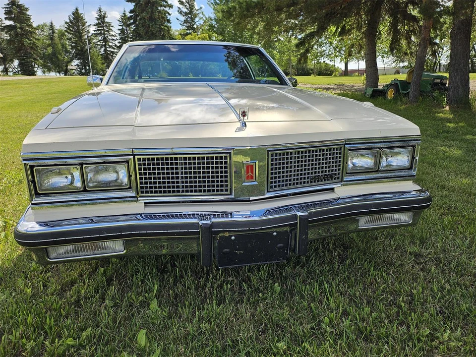 1983 Oldsmobile 98 - Image 9 of 22