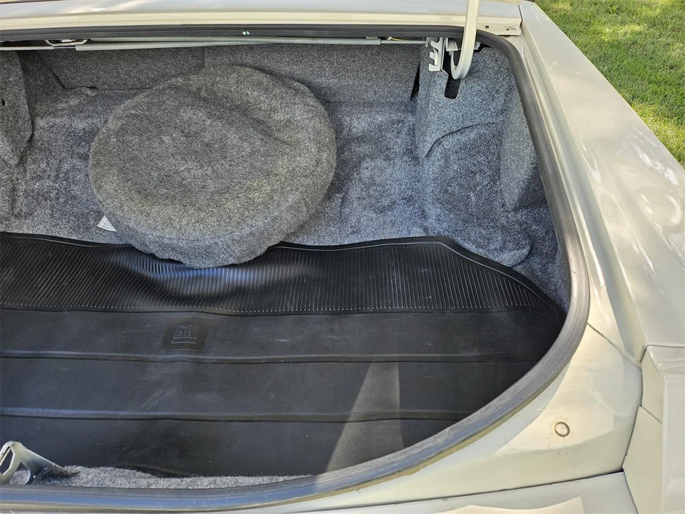 1983 Oldsmobile 98 - Image 11 of 22