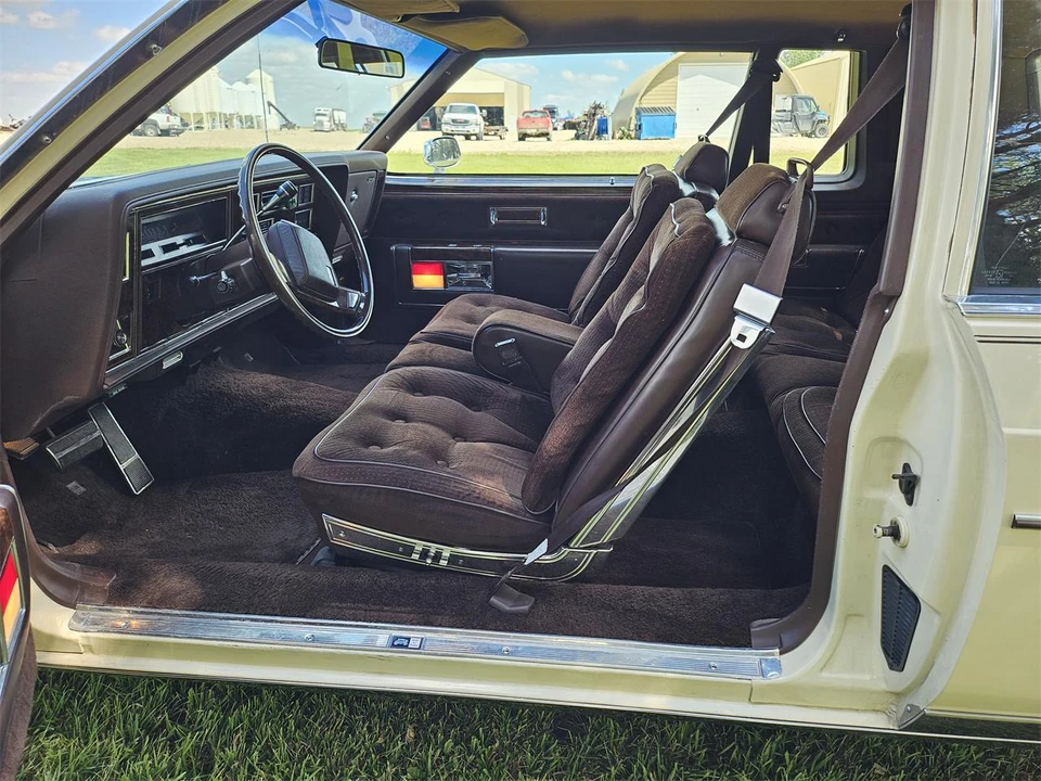 1983 Oldsmobile 98 - Image 14 of 22