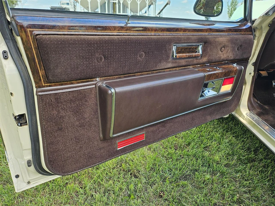 1983 Oldsmobile 98 - Image 16 of 22