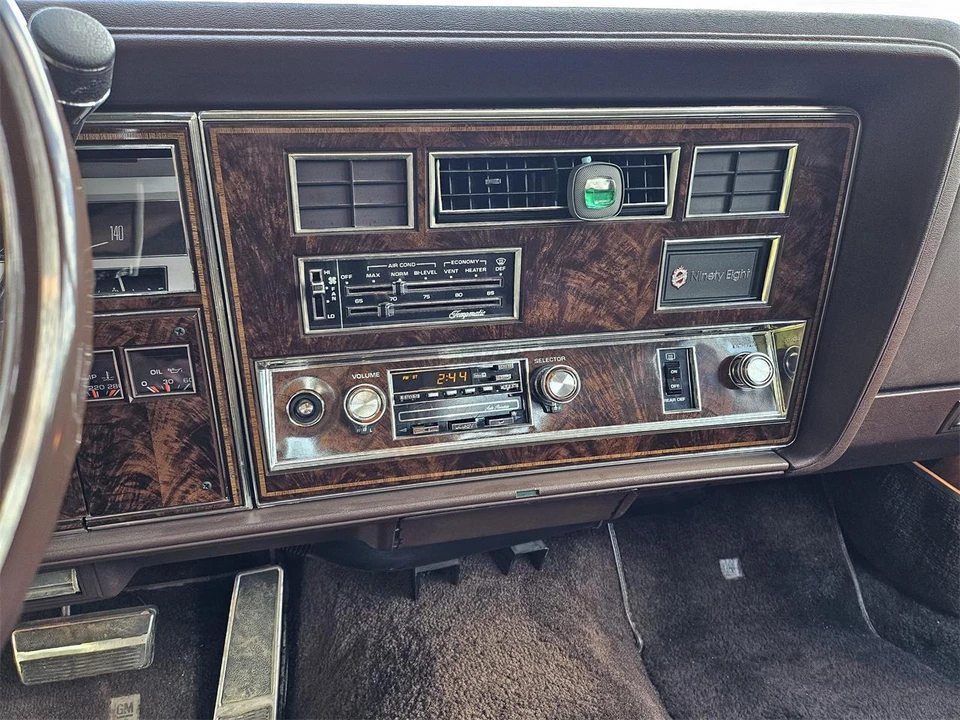 1983 Oldsmobile 98 - Image 19 of 22