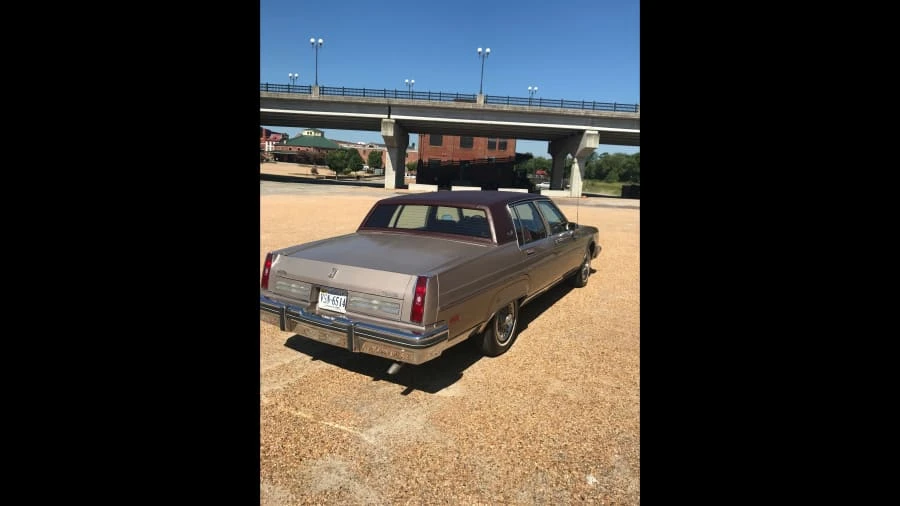 1983 Oldsmobile 98 - Image 3 of 15