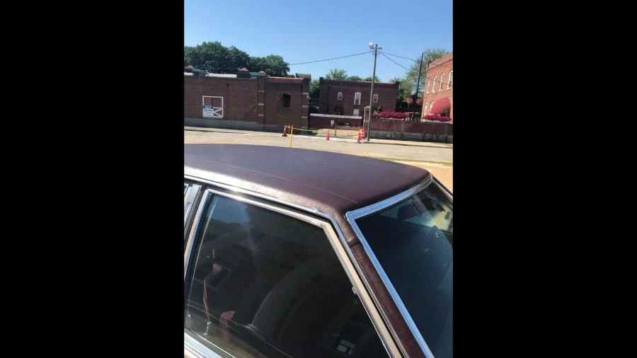 1983 Oldsmobile 98 - Image 11 of 15