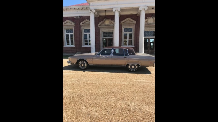1983 Oldsmobile 98 - Image 2 of 15