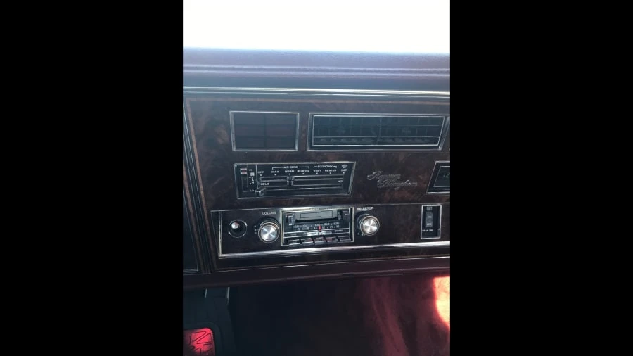 1983 Oldsmobile 98 - Image 4 of 15