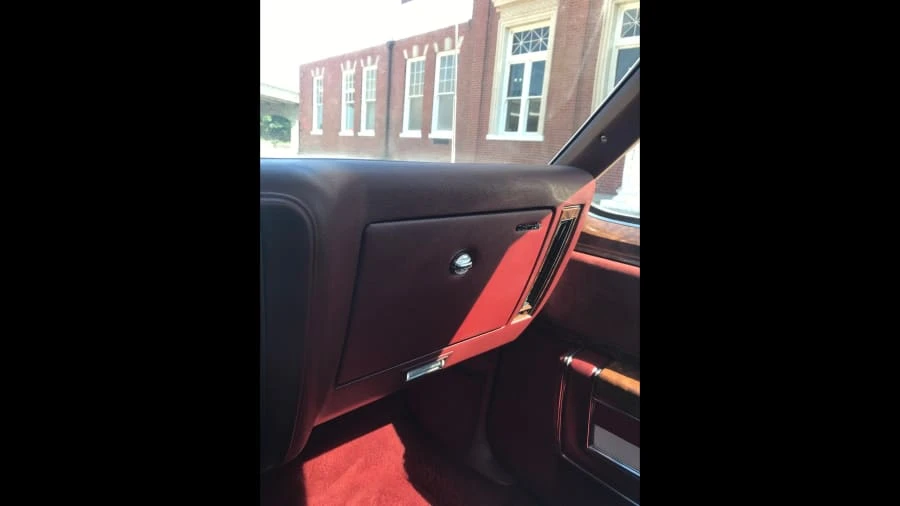 1983 Oldsmobile 98 - Image 8 of 15