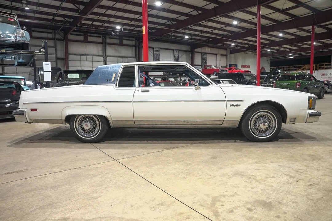 1983 Oldsmobile 98 - Image 10 of 21