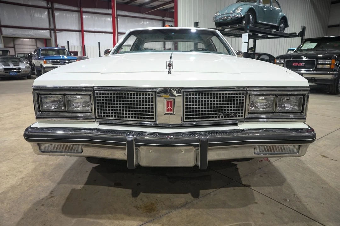 1983 Oldsmobile 98 - Image 13 of 21