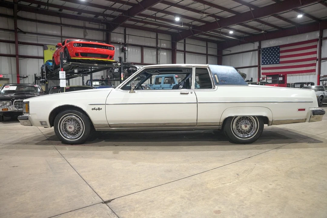 1983 Oldsmobile 98 - Image 4 of 21